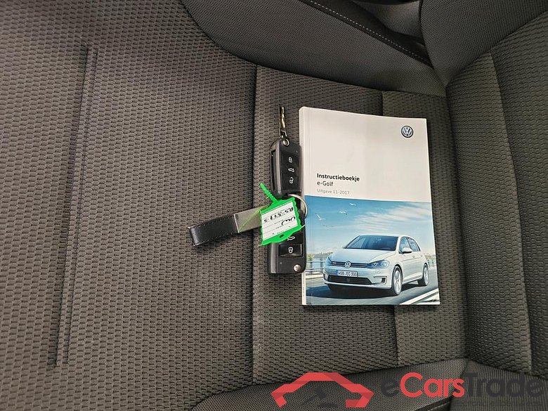 Volkswagen Golf e-Golf auto 5d #4