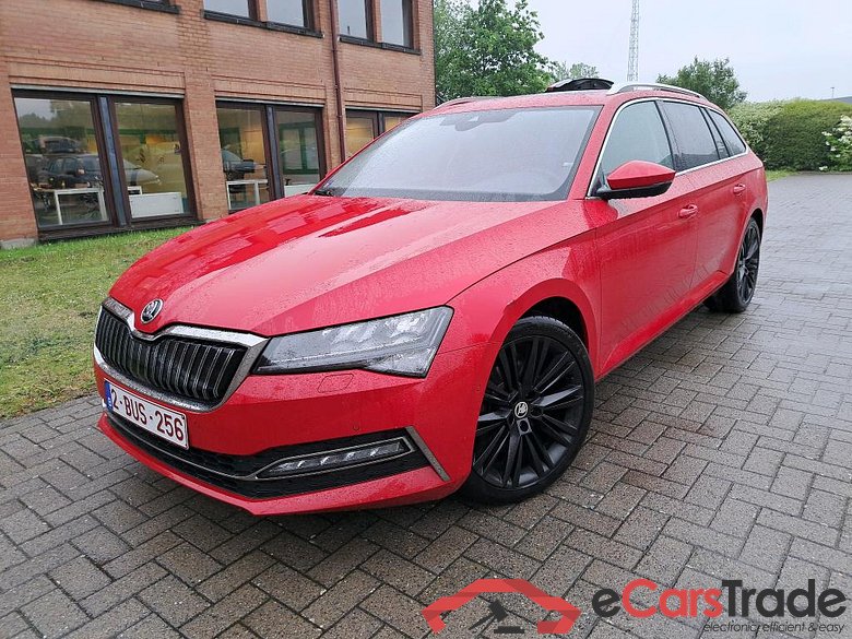 SKODA - SKO SUPERB COMBI TSI iV 218PK DSG6 Clever+ & Ventilated Seats & Area View 360 & 19 Inch & Pano Roof & Towing Hook * HYBRID *