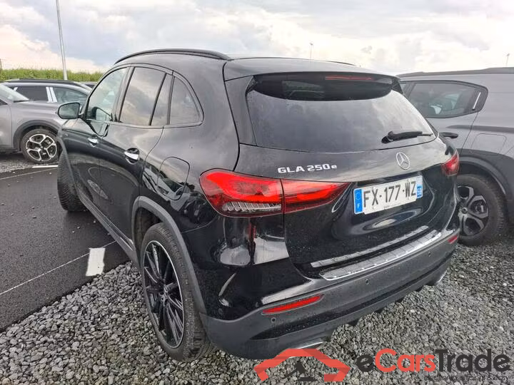 Mercedes GLA 250e Plug-In Hybrid AMG Night Aut. Pano LED-MultiBeam Widescreen Burmester Ambient Navi Sport-Leather KeylessGo Camera Klima PDC ... #4