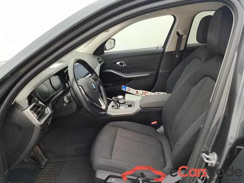 BMW 3 Reeks Berline 330e (215 kW) 4d #3