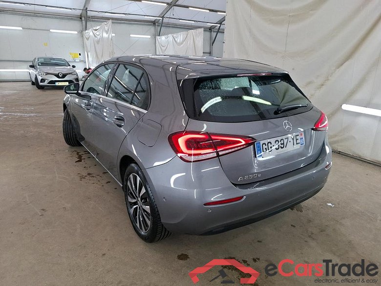 MERCEDES-BENZ Classe A Compact / 2018 / 5P / Berline A 250 e Style Line 8G-DCT #2