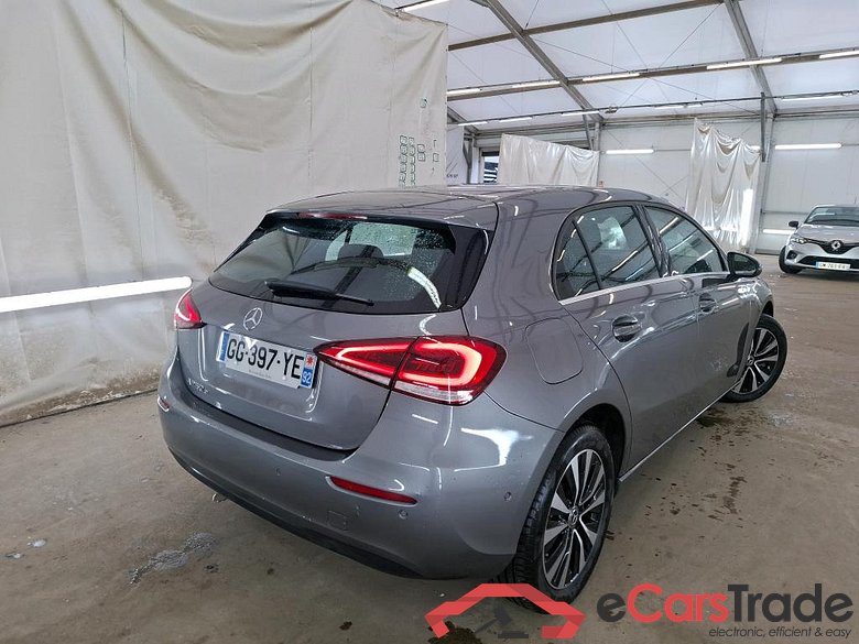 MERCEDES-BENZ Classe A Compact / 2018 / 5P / Berline A 250 e Style Line 8G-DCT #3