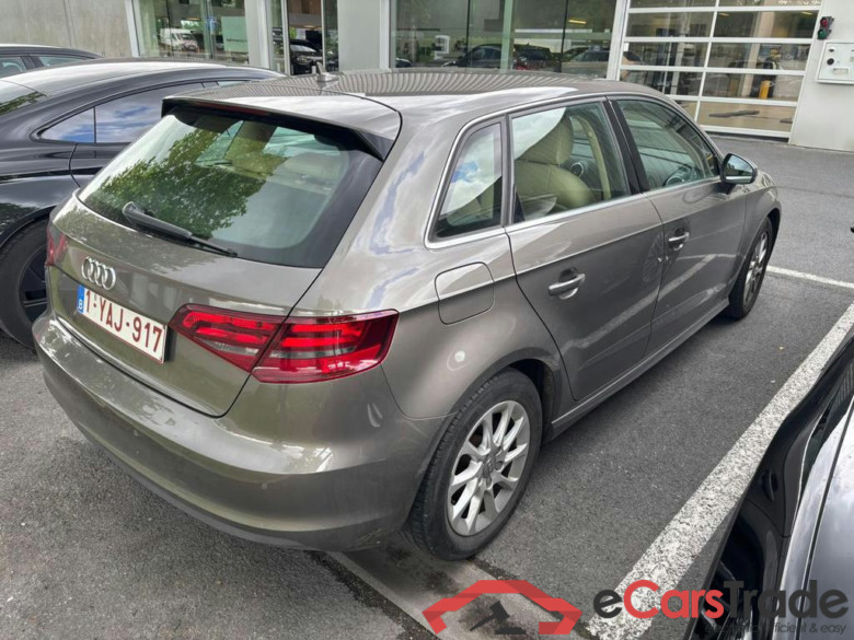 AUDI A3 Sportback Dsl A3 Sportback 1.6 TDi ultra Attraction #3
