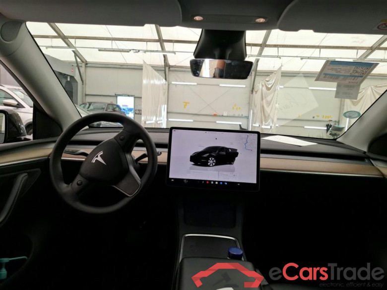 TESLA Model Y / 2021 / 5P / SUV RWD #6