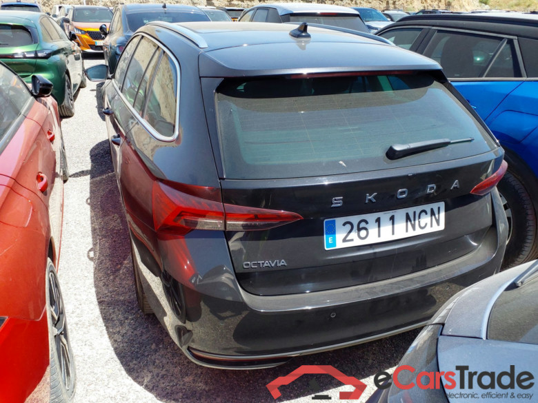 SKODA Octavia 2.0 TDI 110 kW (150CV) DSG 7 vel AutomÃ¡tico Combi Design(Pano-Roof + Winterpack) #2