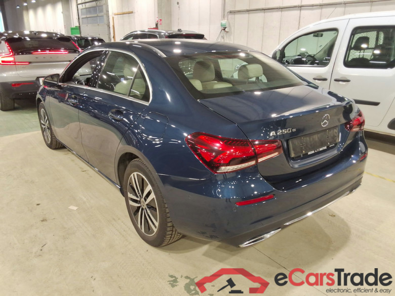 MERCEDES-BENZ A-CLASS LIMOUSINE 1.3 A 250 E BUSINESS SOLUTION DCT #2