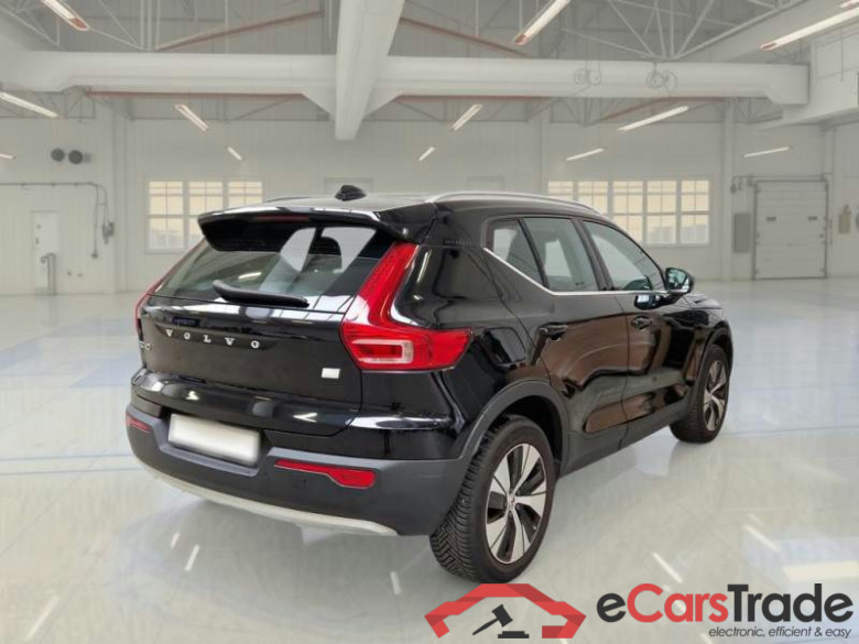 VOLVO XC40 / 2017 / 5P / SUV T4 PLUG-IN HYBRID AUTO RECH INSCRIP EXPR #2