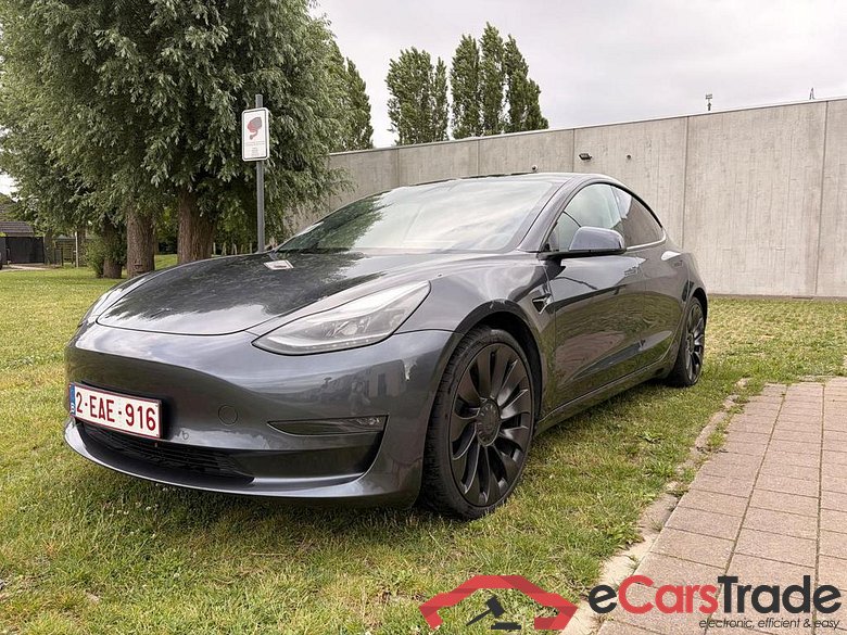 TESLA Model 3 75 kWh Long-Range Perfromance 