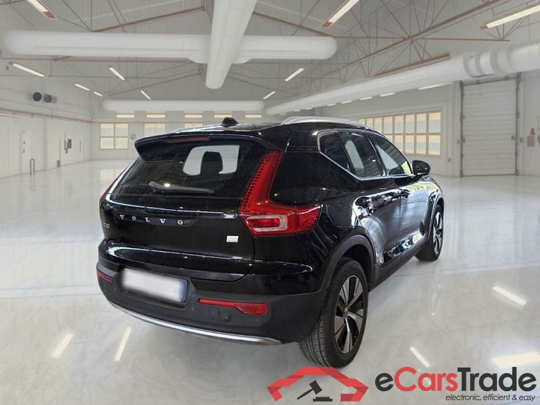 VOLVO XC40 / 2017 / 5P / SUV T4 PLUG-IN HYBRID AUTO RECH INSCRIP EXPR #2