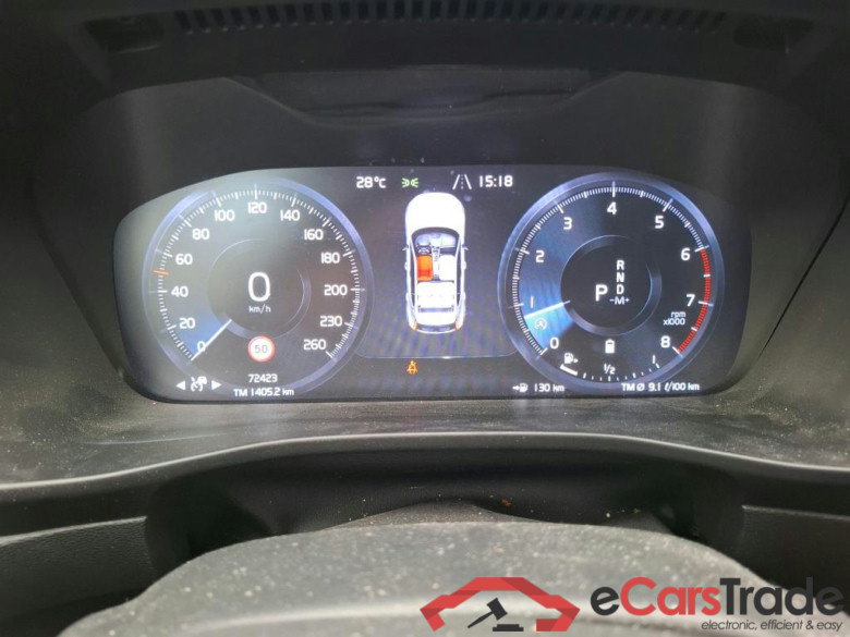 VOLVO XC40 / 2017 / 5P / SUV B4 AWD 197 Geartro 8 Momentum Business #6