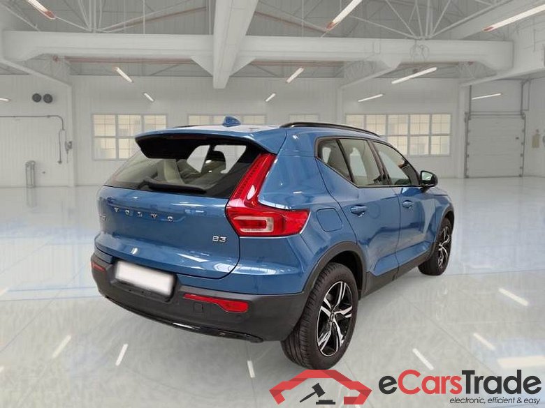 VOLVO XC40 / 2021 / 5P / SUV B3 AUTOMATICO PLUS DARK #2