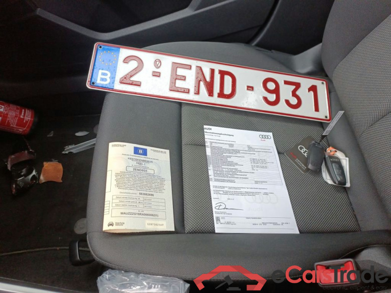 Audi A3 Sportback 1.4 40 TFSI e Attraction 5d !! Damaged car !! #4