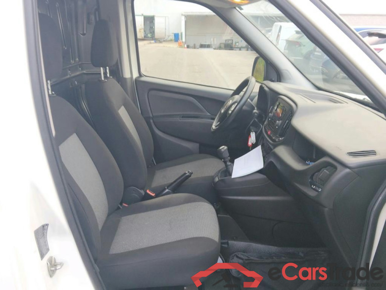 FIAT Doblò Cargo/2015/3P/furgón derivado de turismo Cargo Base 1.6 Mjet 66kW (90CV) #6