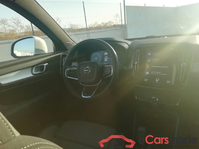 VOLVO XC40 / 2021 / 5P / todoterreno 1.5 T4 Recharge PHEV Core Auto #3