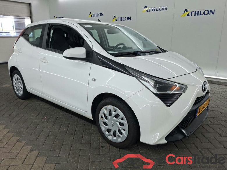 TOYOTA Aygo 1.0 VVT-i x-play 5D 53kW #2