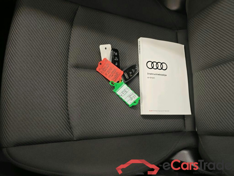 Audi e-tron 55 quattro 5d #4