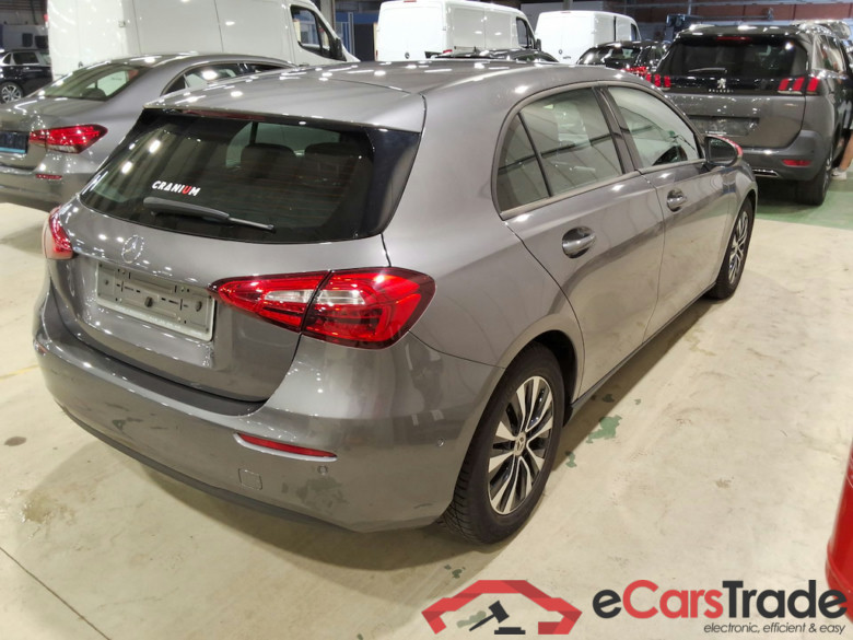 MERCEDES-BENZ A-CLASS 1.3 A 180 ESSENTIAL LINE DCT #4