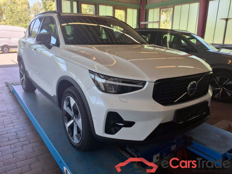 Volvo XC40 (2017->) DE - SUV5 B4 2WD EU6d, Plus Dark, (Facelift) 2022 - 2024