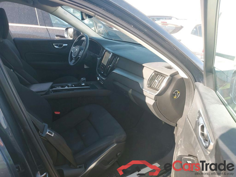VOLVO XC60 / 2017 / 5P / todoterreno 2.0 B4 D Momentum Pro Auto #6