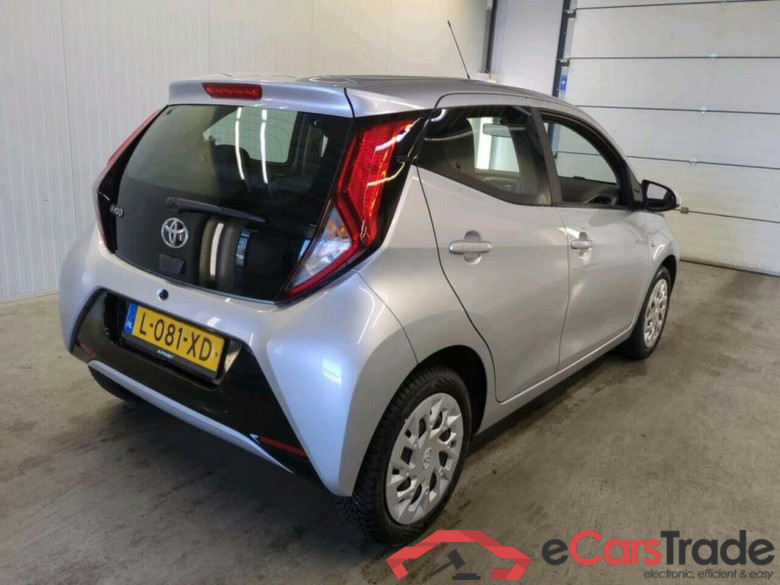TOYOTA Aygo 1.0 VVT-i x-play #2