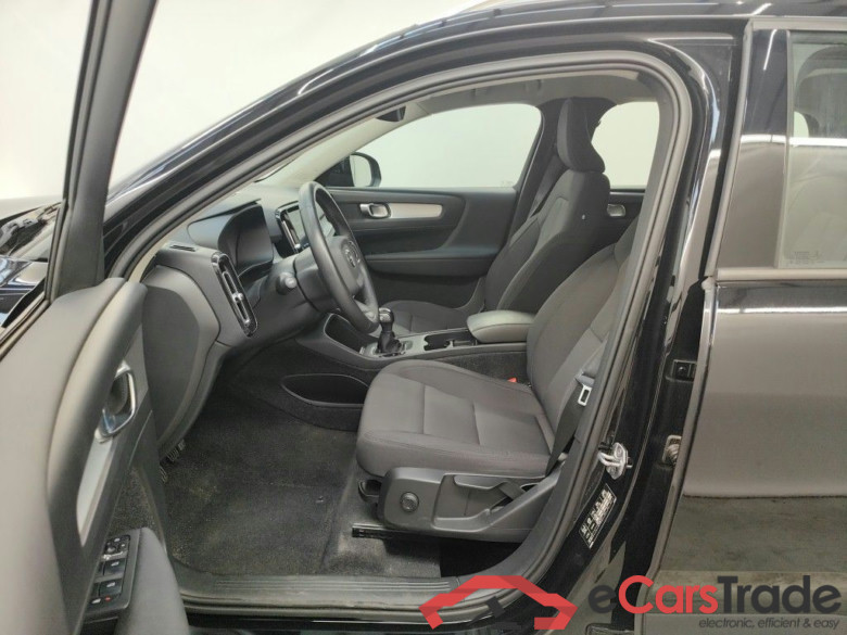Volvo XC40 T2 Momentum Pro 5d #3