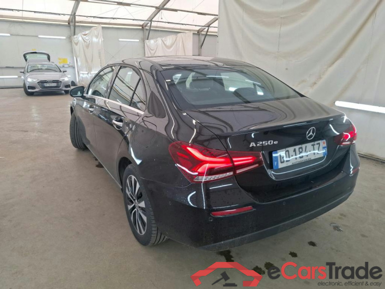 MERCEDES-BENZ Classe A Berline / 2018 / 4P / Berline A 250 e Business Line 8G-DCT #2