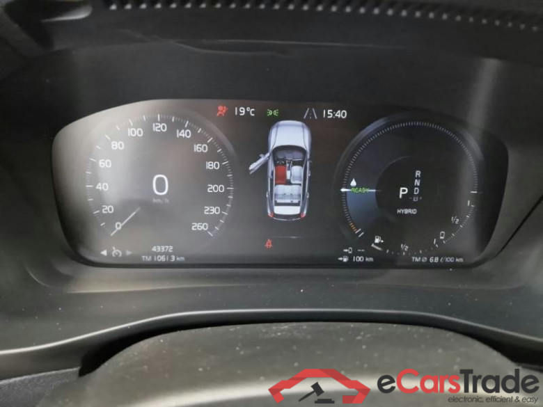 VOLVO XC40 / 2021 / 5P / SUV T4 RECHARGE PLUG-IN AUTO CORE #4