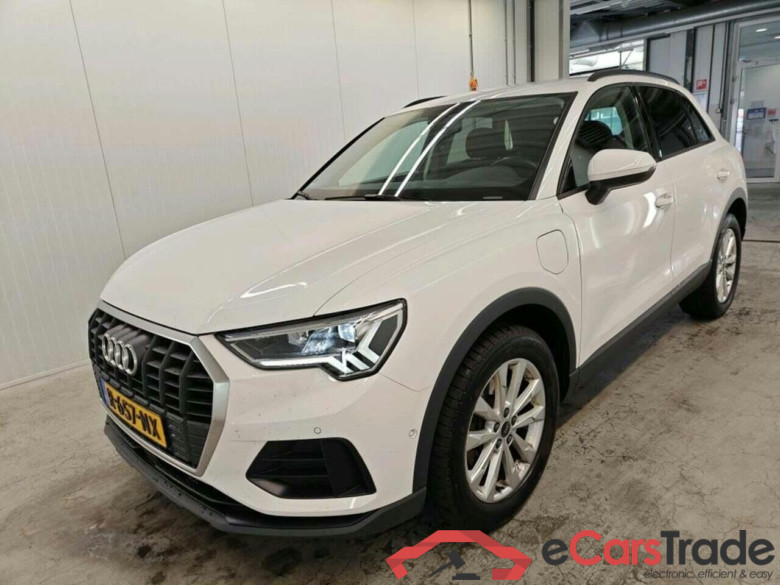 AUDI Q3 45 TFSI e Adv Editi. #1