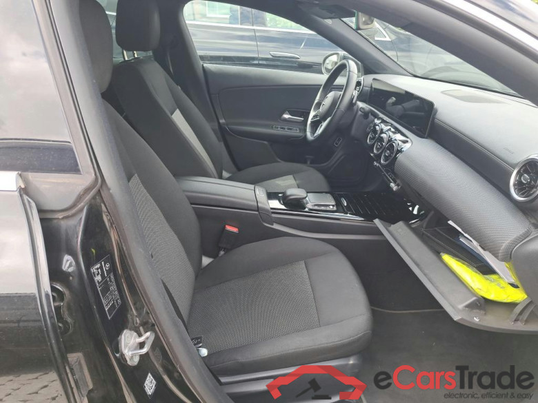 MERCEDES - MER CLA SHOOTING BRAKE 200 d 150PK DCT Business Solution & Smartphone Integration & Trailer Hook #3