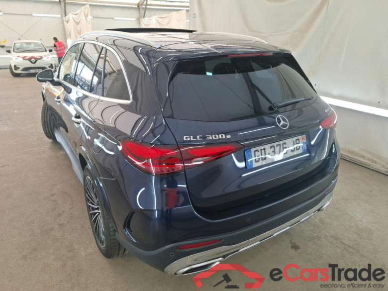 MERCEDES-BENZ GLC / 2022 / 5P / SUV GLC 300 e AMG Line 4MATIC #3