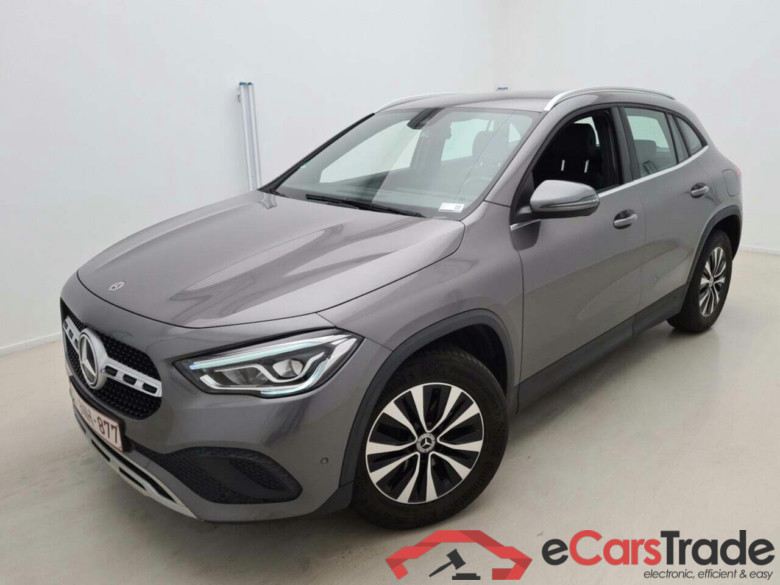 MERCEDES-BENZ GLA 180 7G-DCT LUXURY LINE #1