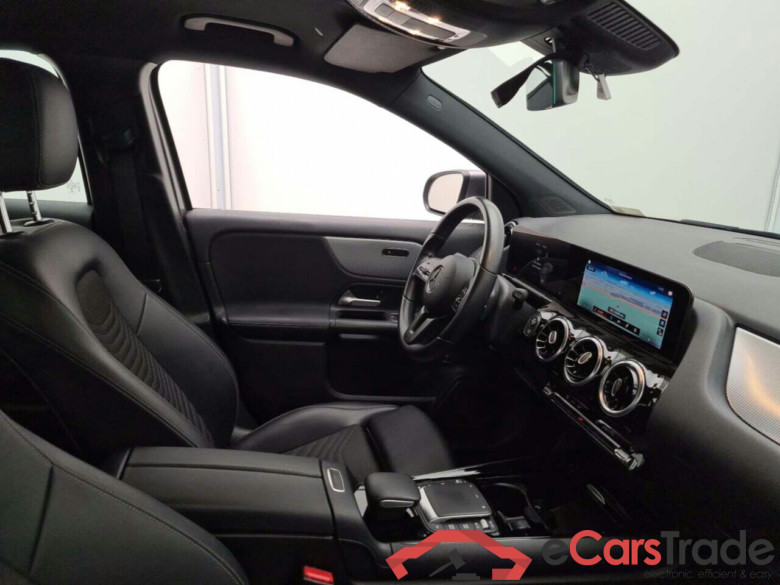 MERCEDES-BENZ GLA 180 7G-DCT LUXURY LINE #3