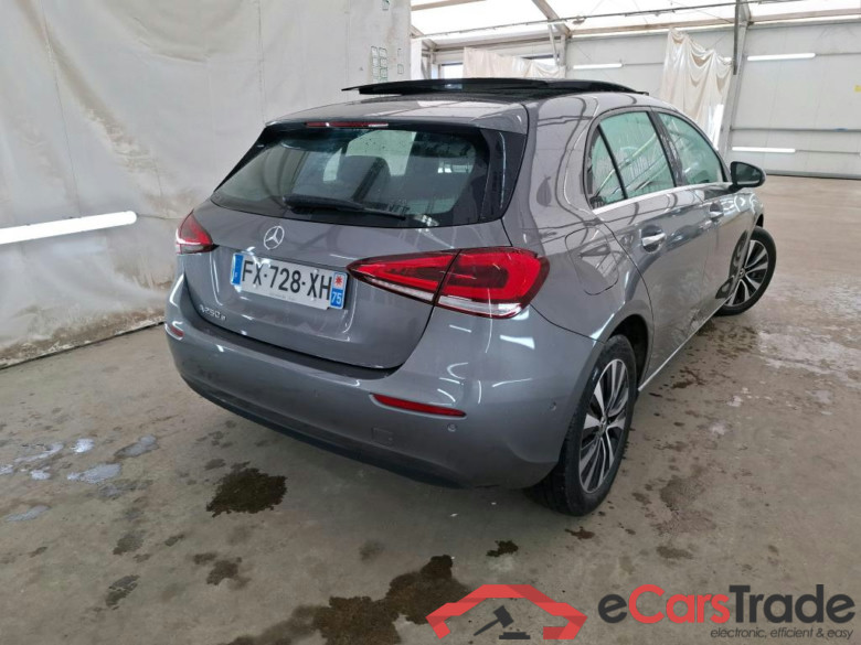 MERCEDES-BENZ Classe A Compact / 2018 / 5P / Berline A 250 e Business Line 8G-DCT #3