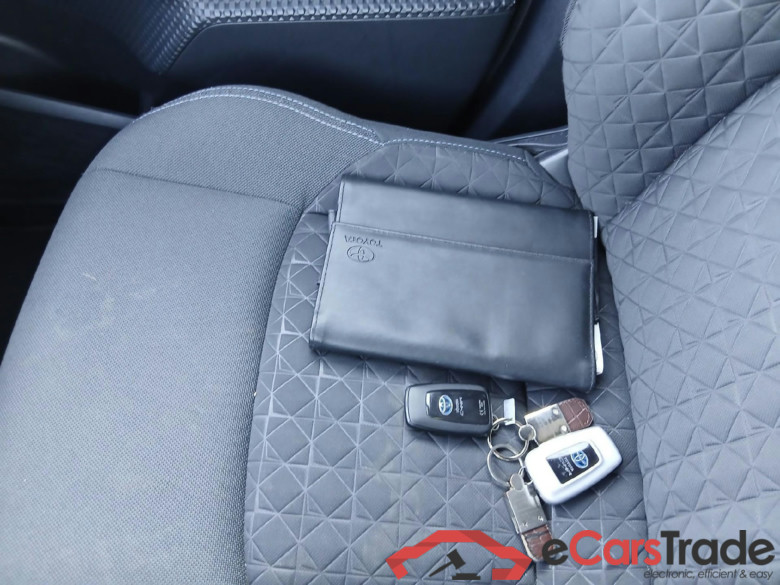 TOYOTA C-HR / 2019 / 5P / todoterreno 1.8 125H Advance #5