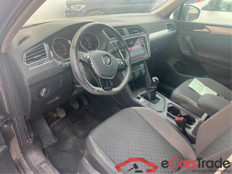 VOLKSWAGEN Tiguan / 2016 / 5P / todoterreno Advance 1.5 TSI 110kW (150CV) #3