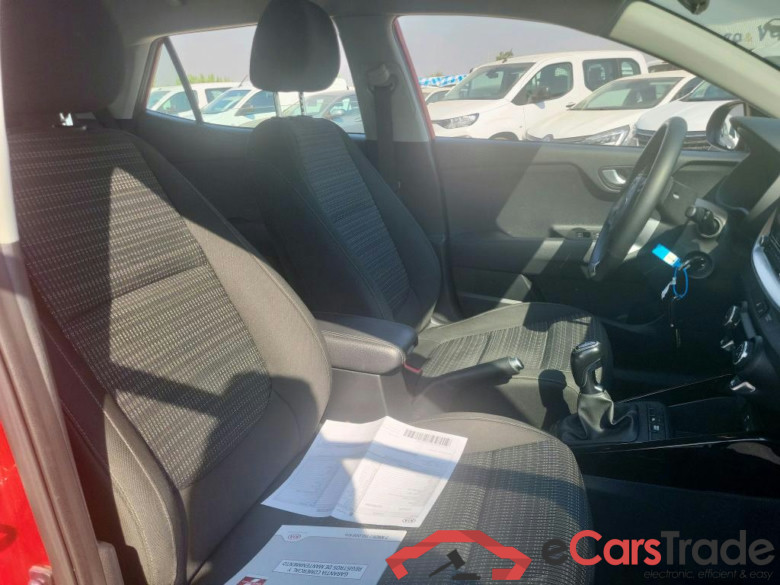 KIA Stonic / 2017 / 5P / todoterreno 1.0 T-GDi 74kW (100CV) MHEV iMT Drive #6