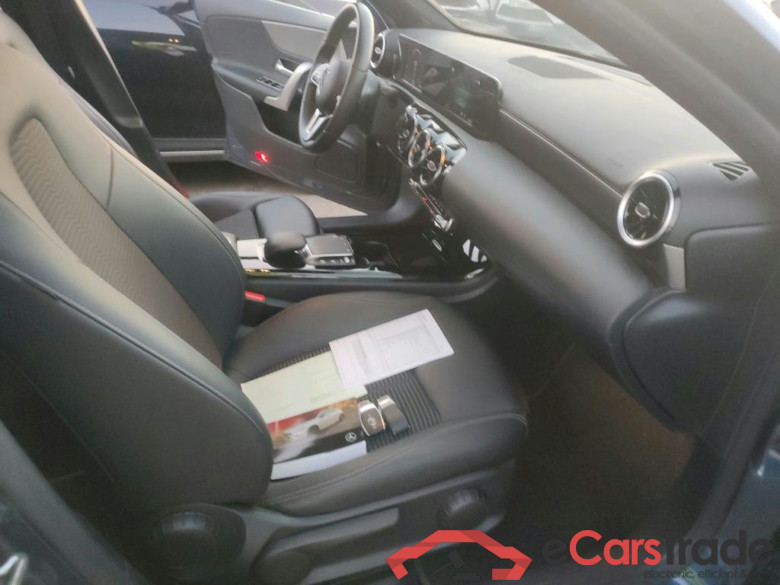 MERCEDES-BENZ Clase A / 2018 / 5P / berlina con portón A 250 e #6
