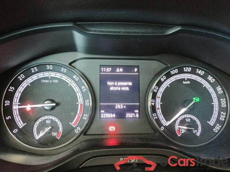 SKODA KODIAQ / 2016 / 5P / SUV 2.0 TDI SCR EXECUTIVE DSG #4