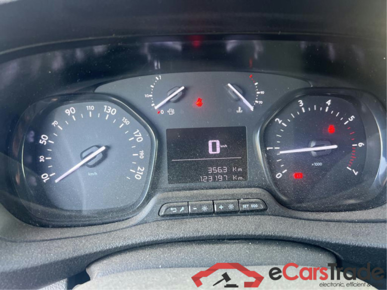 PEUGEOT Expert / 2016 / 4P / furgón Furgón Premium 2.0 BlueHDi 120 Standard #4