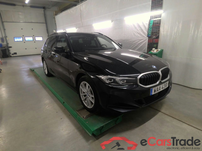 330e xDrive Touring Aut #2