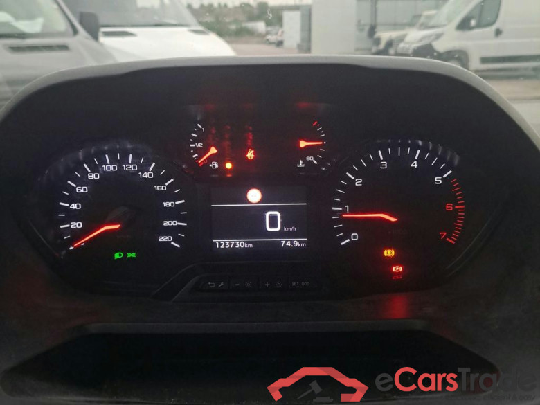 PEUGEOT Rifter / 2018 / 4P / combi Active Standard BlueHDi 73kW (IND) (CX2) #4