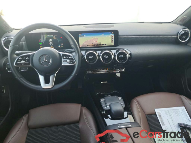 MERCEDES-BENZ Clase A / 2018 / 4P / sedán Sedán A 250 e #3