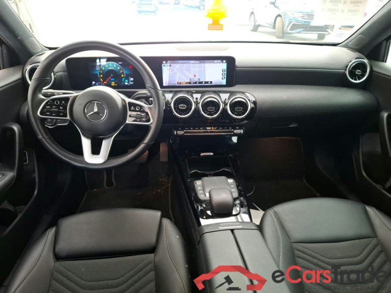 MERCEDES-BENZ Classe A Compact / 2018 / 5P / Berline A 250 e Business Line 8G-DCT #6