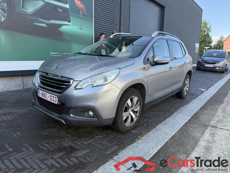 PEUGEOT 2008 1.2i PureTech Style #1