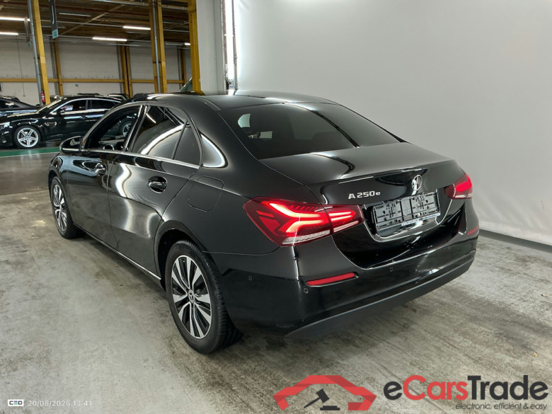 MERCEDES-BENZ A-CLASS LIMOUSINE 1.3 A 250 E DCT #3