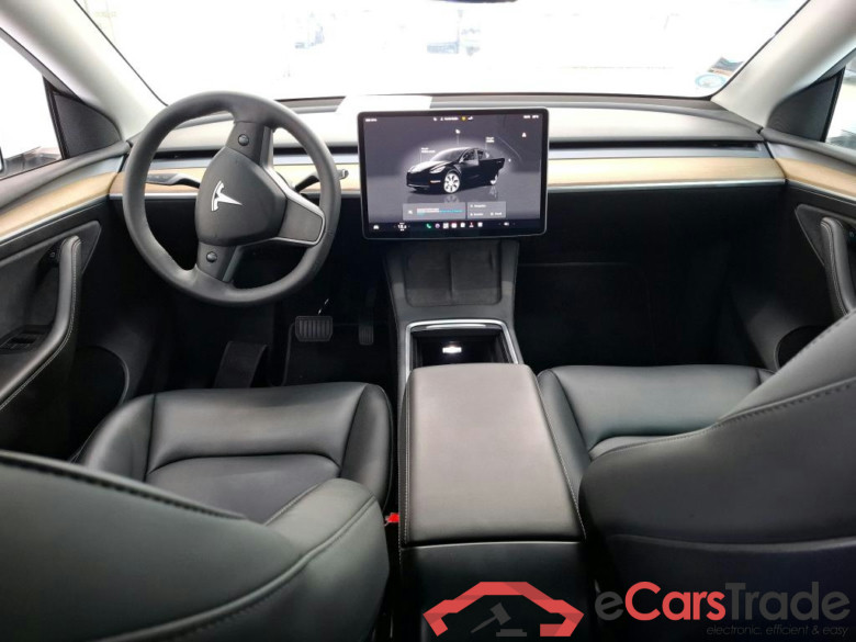 TESLA Model Y / 2021 / 5P / SUV RWD #6