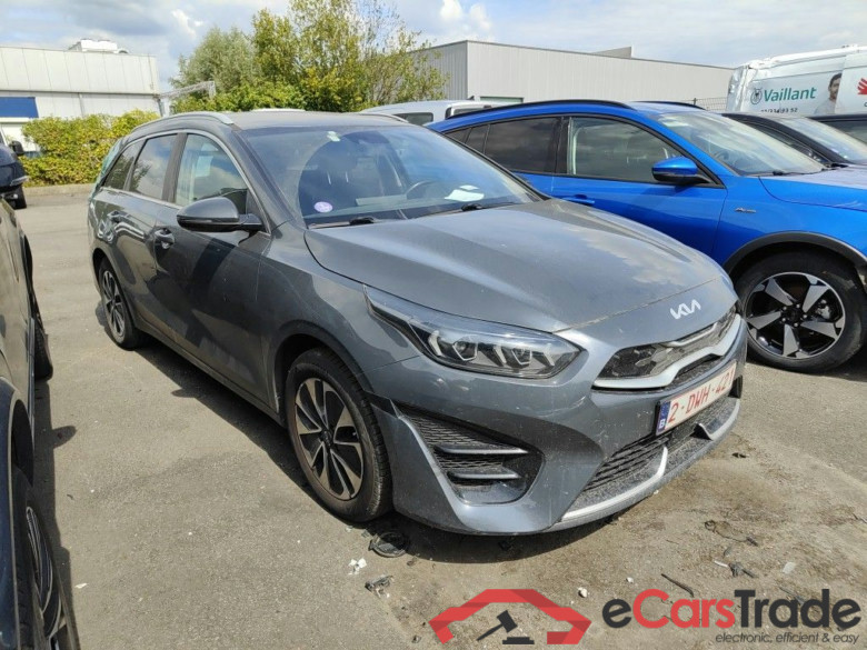 KIA cee'd Sportswagon Business Line 1.6 GDi PHEV DCT 5d !! Damaged Car !!! #5