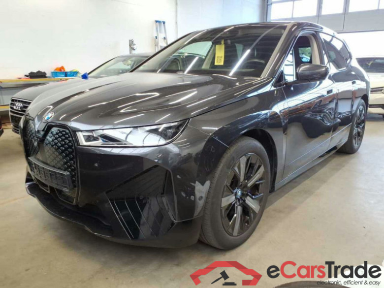 BMW iX  #1