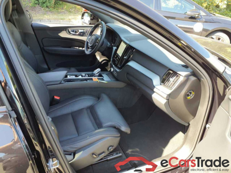 Volvo XC60 (03.2017->) DE - SUV5 B5 (Benzin) AWD EU6d, Plus Black Edition Mild-Hybrid, (Facelift) 2023 #6