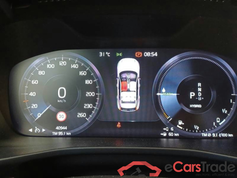 VOLVO XC40 / 2021 / 5P / SUV T5 RECHARGE PLUG-IN AUTO CORE #4
